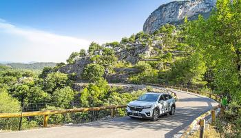 Esta cita pretende concienciar sobre el uso de tecnologías verdes que, progresivamente, eliminen los gases contaminantes de nuestras calles.