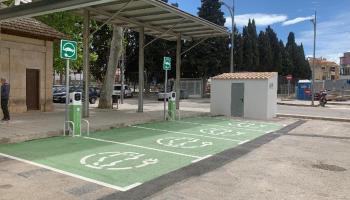 Els punts de recàrrega a l'estació del tren estan operatius des del mes de setembre passat.