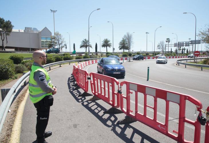 La Brigada de Seguridad Privada de la Policía Nacional advierte que los vigilantes no pueden dirigir el tráfico en el aeropuerto