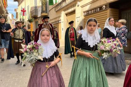 SOLLER - FIESTAS POPULARES - SOLLER VIVE LA EMOCION DE UN FIRO TRAS EL CORONAVIRUS.OFRENDA FLORAR MUY CONCURRIDA DURANTE LA FIRA.