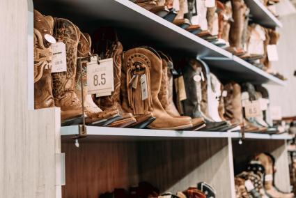 Pull Bear Las botas cowboy metalizadas que amar s estos d as