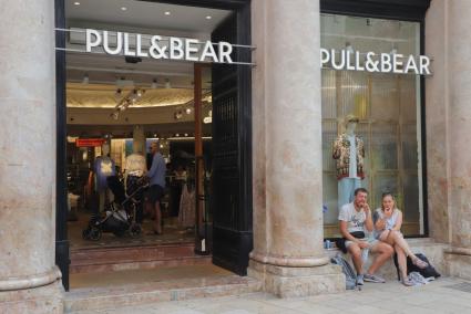 Esther Doña encuentra los vaqueros de Pull and Bear que hacen tipazo y rejuvenecen