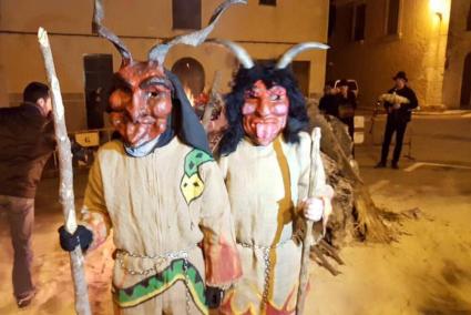 PINA. FIESTAS PUEBLOS. Dimonis de Sant Antoni a Pina -