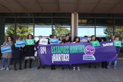 Concentración a las puertas de Consultas Externas del Hospital Son Llàtzer.