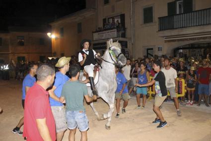 SANTANYI. FIESTAS PUEBLOS. Caballos en Santanyi en las Festes de Sant Jaume.