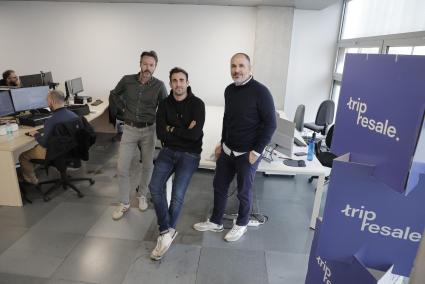 Desde la izquierda, Baltasar Estarellas, Eduardo Martínez y Víctor Oliver, fundadores de TripResale