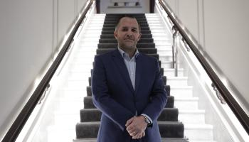 Javier Vich posando para esta entrevista.