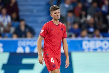 Sevilla.- AMP2.- Detenido el jugador del Sevilla FC Kike Salas por forzar tarjetas amarillas para apuestas ilegales
