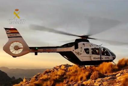 Helicóptero de la Guardia Civil que ha participado en la operación que ha interceptado una furgoneta con 1.250 kilos de aceituna