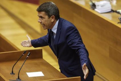 Mazón reta a PSPV y Compromís a pedir responsabilidades a Sánchez en lugar de su dimisión: "Yo sigo aquí y voy a seguir"