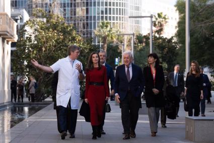 La Reina Letizia llega al Hospital Dexeus de Barcelona para entregar los XIX premios Dexeus Mujer