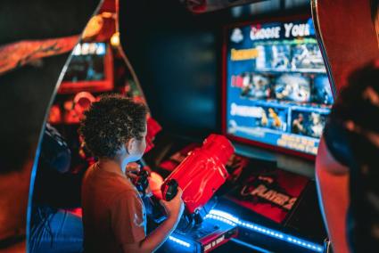 China limita el tiempo que los menores pueden dedicar a videojuegos a 15 horas durante sus vavaciones