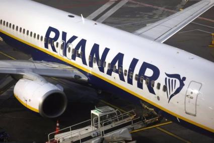 Archivo - Avión de Ryanair.
