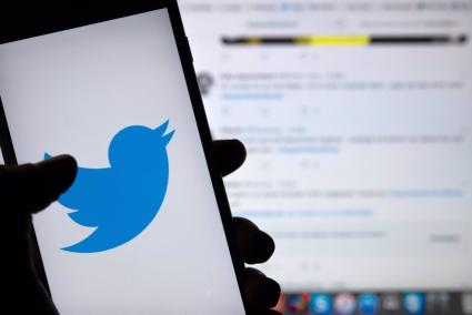 Las redes sociales perpetúan estereotipos de género y fomentan agresiones hacia mujeres y niñas, según un estudio