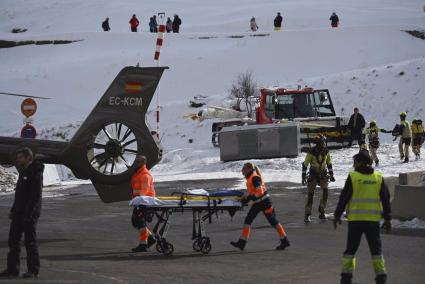 Nueve heridos muy graves y ocho graves tras la caída de un telesilla en la estación de Astún (Huesca)