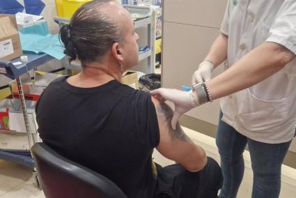 La tercera jornada de vacunación sin cita administra 1.711 dosis, 965 contra la gripe y 746 contra la covid
