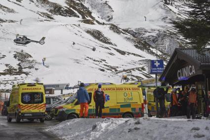 Nueve heridos muy graves y ocho graves tras la caída de un telesilla en la estación de Astún (Huesca)