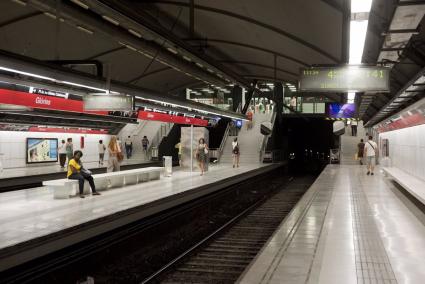 Un vigilante del Metro de Barcelona pierde un ojo tras la agresión de un joven de 19 años ya detenido