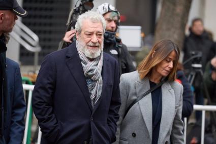 PSOE registra una batería de preguntas a Ayuso sobre su jefe de Gabinete y pide que la presidenta comparezca en Pleno