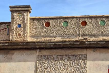Detalle del edificio de la calle Triana 3
