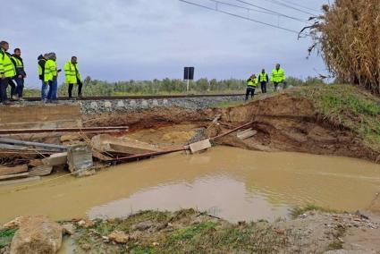 Daños en la línea ferroviaria Sevilla-Huelva provocados por la lluvia de la borrasca Garoé