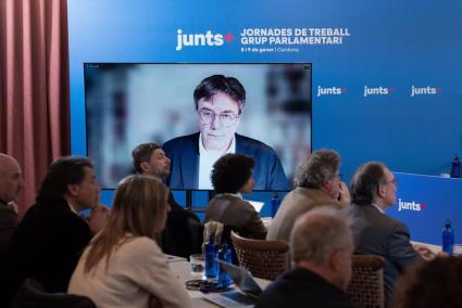 Puigdemont acusa al Gobierno de "jugar" con los pensionistas y usuarios del transporte público