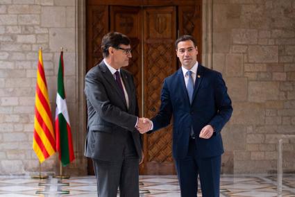 Pradales e Illa coinciden en reforzar "la presencia y el papel" de Euskadi y Catalunya en la UE