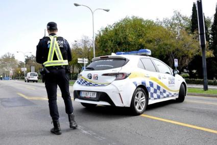 Sorprenden a un alemán conduciendo por el centro de Palma con un carnet falsificado