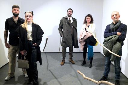 Adrián Pérez, Martina Pinosa; los responsables del proyecto del monográfico ‘La galería Pelaires’: Carlos García Reyes y Ester Gutiérrez Mecías, y Pere Serra.