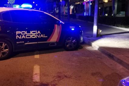 'Cazan' a un ladrón reincidente robando en el interior de un coche en Palma