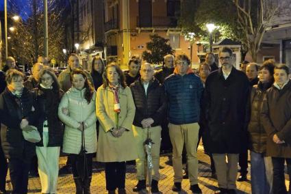 Ofrenda floral al cocinero Ramón Díaz, asesinado por ETA hace 24 años en San Sebastián