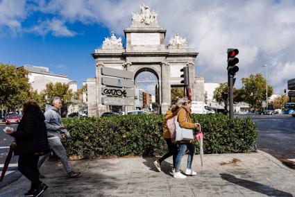 El Retiro y otros ocho parques de Madrid estarán cerrados de 12 a 21 horas por la previsión de fuertes vientos