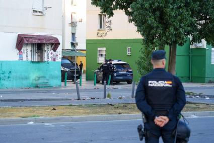 Sevilla.- Sucesos.- Detenido por impedir a su pareja salir de casa durante diez días y no dejarle comer ni beber