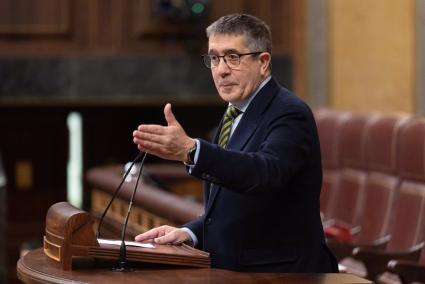 López dice que lo primero es tener el acuerdo en Euskadi para un nuevo Estatuto y "luego se intentará seducir en Madrid"