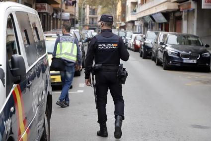 Un atraco sorprendente en Palma: un encapuchado armando se lleva 1,000 dolares y escapa entre la multitud