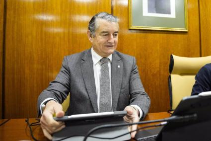 Sanz critica la semana de "meteduras de pata" de Montero, que tiene que dar "explicaciones" por su etapa en la Junta