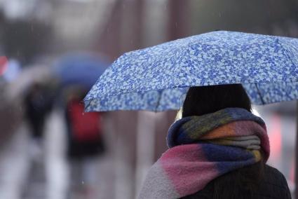Aviso amarillo este viernes por lluvia y tormenta en Huelva y Sevilla y en el litoral atlántico por viento y oleaje