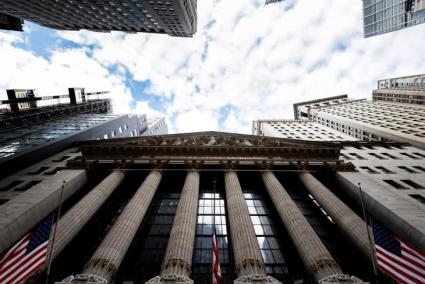 Wall Street cierra con fuertes caídas, sacudida por los aranceles de Trump