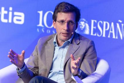 Almeida, contra la "falta de respeto por el Día de la Liberación", subraya la "inutilidad de los aranceles"