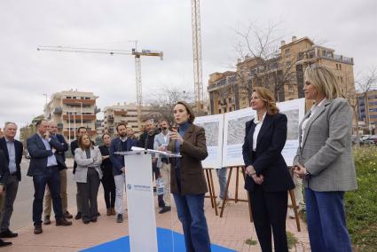Gamarra dice que Mazón cuenta con todo el apoyo de PP y alaba el pacto con Vox porque "tener presupuesto es fundamental"