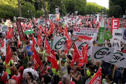 HUELGA DE FUNCIONARIOS Y EMPLEADOS PUBLICOS POR EL RECORTE EN SUS SALARIOS