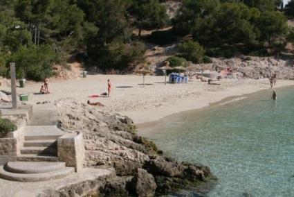 Herido un niño al precipitarse a unas rocas en una cala de Calvià