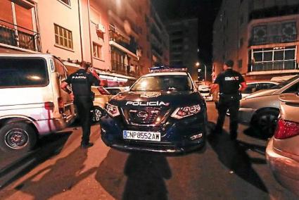 Dos jóvenes dan una paliza a un hombre para quitarle un billete de 20 euros que llevaba en la mano