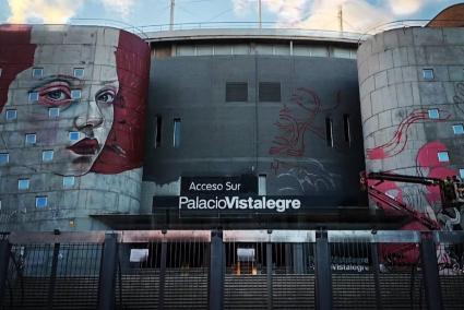 El grafitero Sfhir se enfrenta al 'más difícil todavía' con un mural de 55 metros de ancho en el Palacio de Vistalegre