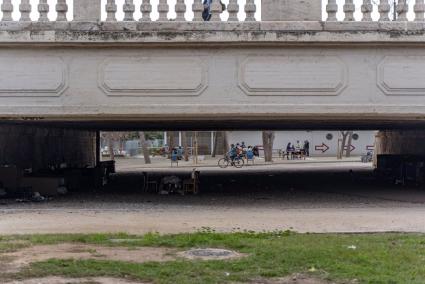 Valencia.- Alertan de la "vulneración del derecho a la salud" de personas sin hogar que duermen en el cauce del Turia