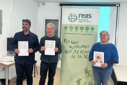 El director, el secretario y la presidenta de Reas Baleares, Jordi López, Víctor Reyes y Maria Jaume, respectivamente.