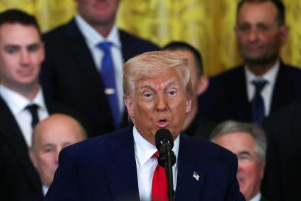 Trump amenaza a China con un arancel adicional del 50 % por las represalias de Pekín