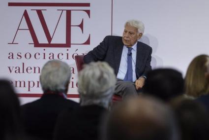 Felipe González: «Trump es un matón de colegio que desprecia a Latinoamérica y a Europa»