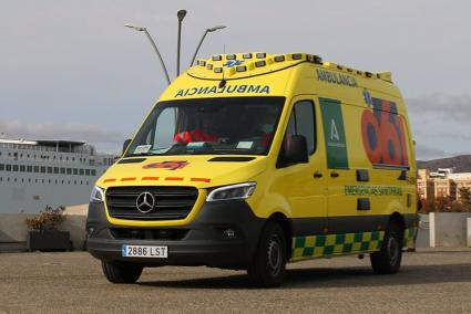 Málaga.- Sucesos.- Evacuado al hospital tras caer de unos tres metros de desnivel en una obra en Estepona