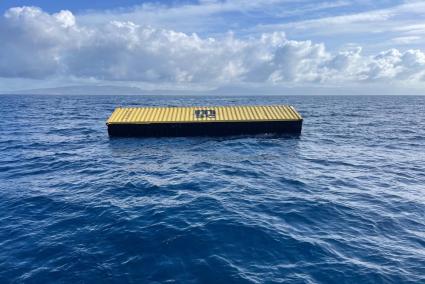 Cádiz.- Se mantienen los radioavisos tras recuperarse 24 neveras y tres contenedores del buque que se refugió en Vigo